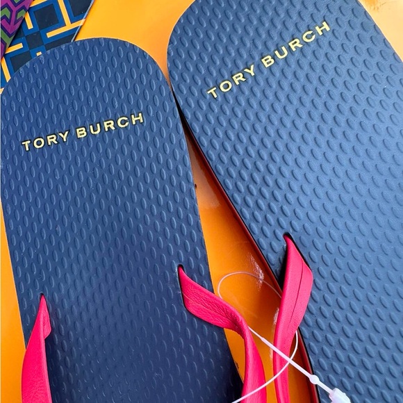 NIB Tory Burch Nappa Leather Flip Flop Sandals Vibrant Pink Blue Gold Logo Sz 8 - Picture 4 of 9